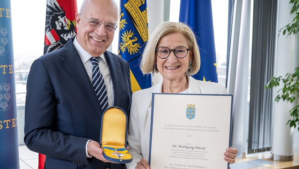 Verleihung am 25. März 2026 in St. Pölten - v.l. Prof. Wolfgang Mazal, LH Johanna Mikl-Leitner