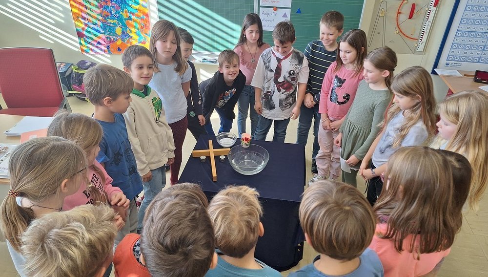 Kinder im Religionsunterricht