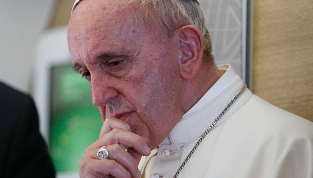 Papst Franziskus während der 'fliegenden Pressekonferenz' auf dem Flug von Bangui nach Rom am 30. November 2015.