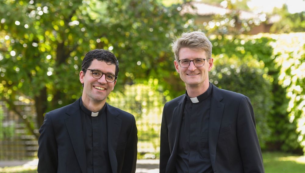 Matteo Frodoni und Clemens Gudenus vor der Priesterweihe