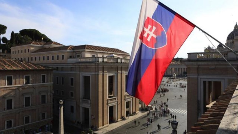 Petersplatz mit Flagge der Slowakei
