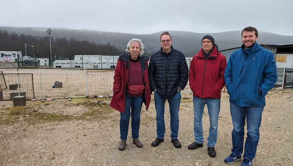 Vertreter des 'Pfarrnetzwerks Asyl' im bosnischen Lager Lipa bei Bihac