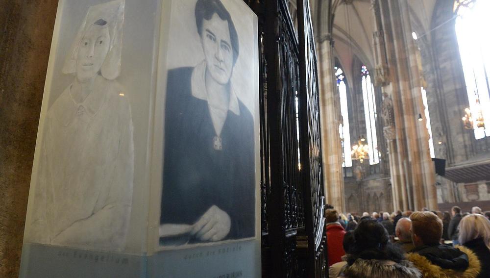 Stele der sel. Hildegard Burjan von Kurt Straznicky im Wiener Stephansdom