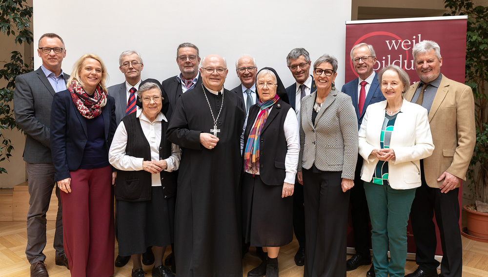   1. Reihe v. li n. re: Martha Mikulka, Sr. Beatrix Mayerhofer SSND, Abt Petrus Pilsinger OSB, Sr. Karin Kuttner, Maria Habersack, Charlotte Ennser,  2. Reihe v. li n. re: Peter Bohynik, Helmut Moser, Rudolf Luftensteiner, Christian Kuhn, Michael Sör