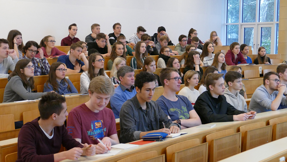 Studierende bei einer Vorlesung an einer Universität