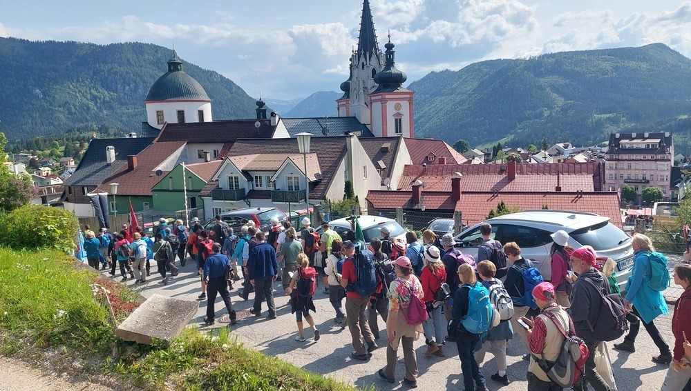Mariazell mit Wallfahrtsgruppe