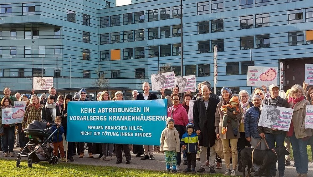 Gebetsmahnwache vor Bregenzer LKH