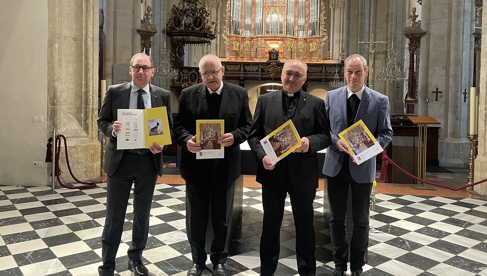 Pressetermin am 21. November 2023 in Graz - v.l. Kuratoriumsvorsitzender Martin Schaller, Dompropst em. Heinrich Schnuderl, Diözesanbischof Wilhelm Krautwaschl, Dompfarrer Ewald Priestavec