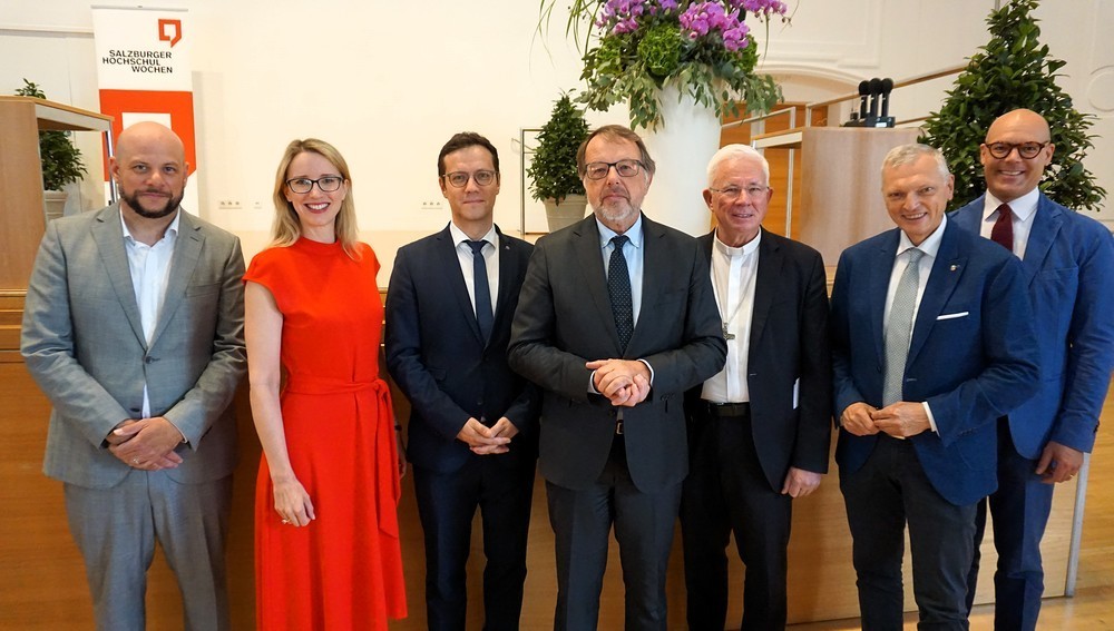 v.l.: Prof. Aaron Langenfeld, Prof. Alena M. Buyx, SHW-Obmann Martin Dürnberger, Rektor Hendrik Lehnert, Erzbischof Franz Lackner, Josef Schöchl, Dekan Michael Zichy