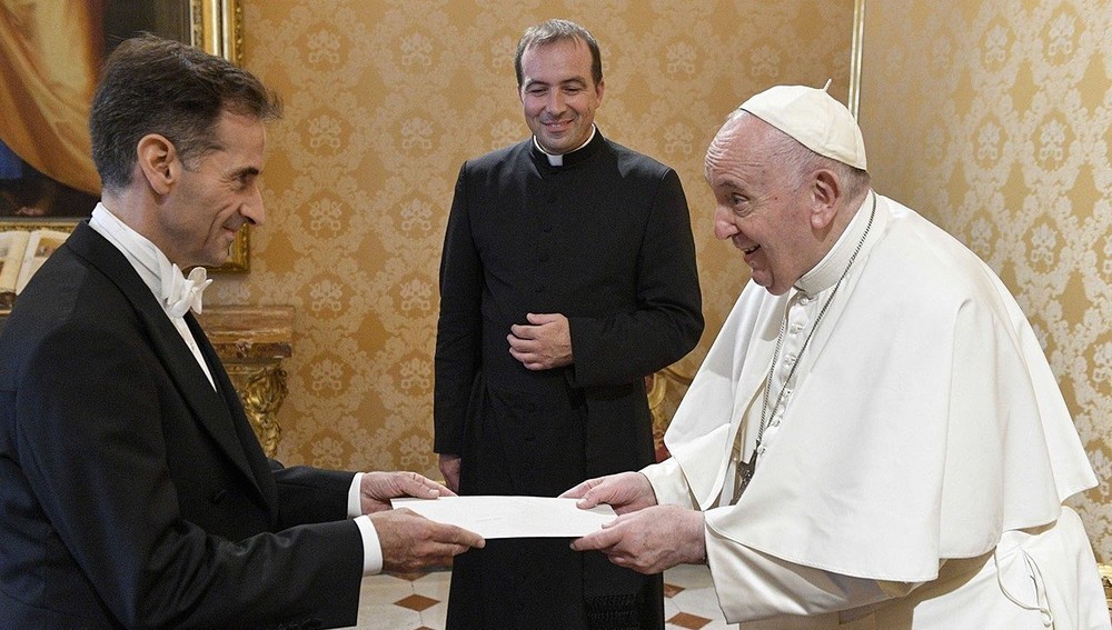 Papst mit Botschafter Marcus  Bergmann