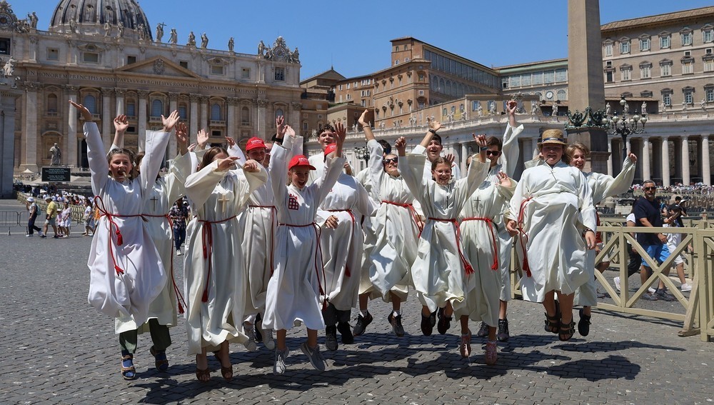 Ministrantinnen und Ministranten aus Österreich bei Internationaler Mini-Wallfahrt in Rom 2024