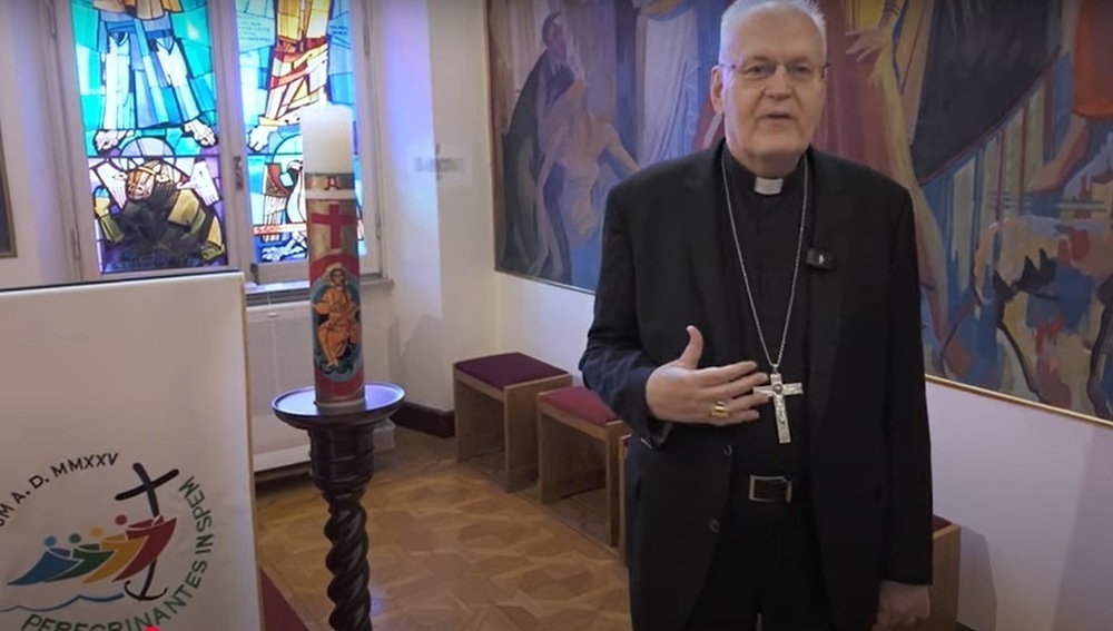Kardinal Erdö spricht Videobotschaft