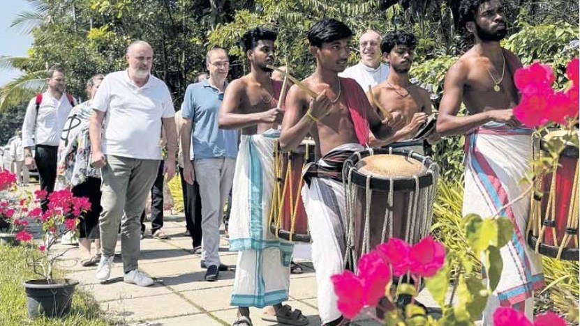 Doskozil Zsifkovics Indien