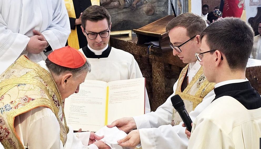 Priesterweihe von Elias Krexner (2.v.r.) durch Kurienkardinal Koch