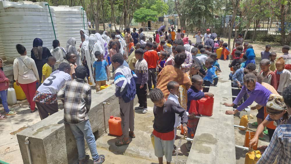 Die von Jugend Eine Welt errichtete Wasserentnahmestelle in Adwa/?thiopien versorgt t?glich ?ber 10.000 Menschen mit sauberem Trinkwasser.