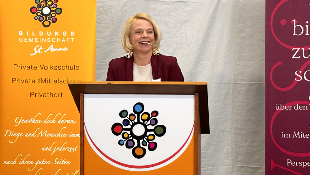 Martha Mikulka, Geschäftsführerin der Vereinigung von Ordensschulen Österreichs (VOSÖ)