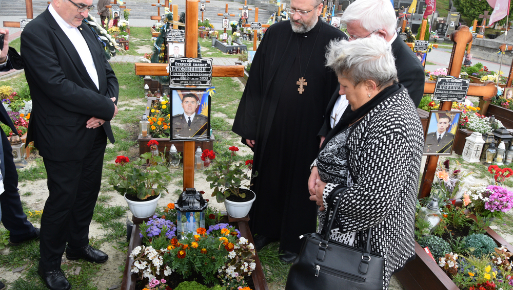 Lemberger Lytschakiwski-Soldatenfriedhof, BIschof Krautwaschl, Ostkirchen-Generalvikar Yurij Kolasa, Erzbischof Lackner