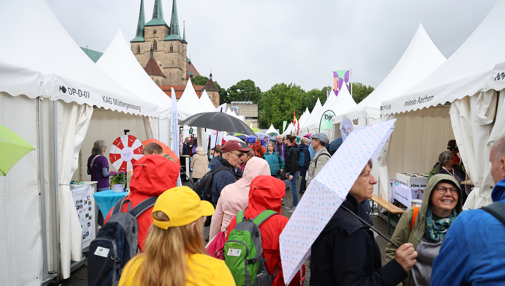 103. Deutscher Katholikentag.Kirchenmeile / Ausstellungen / Koenigszelt Donnerstag, 30.05.2024  