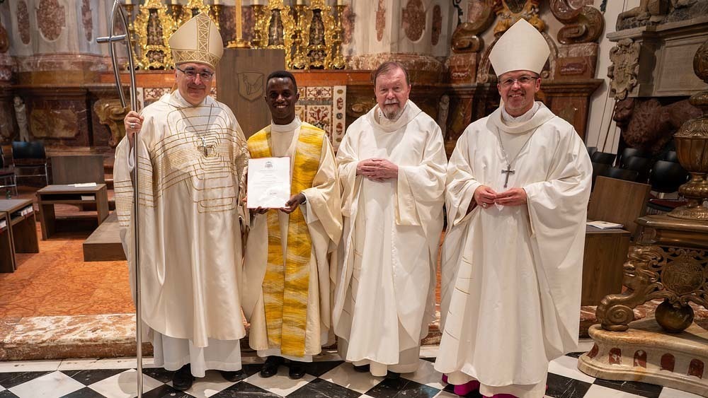 Bischof Krautwaschl weihte 32-jährigen Elijah Kwizera im Grazer Dom zum Priester