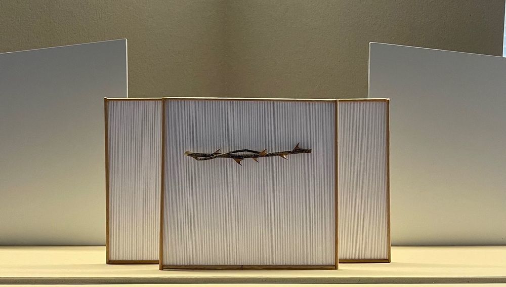 Installation 'Fadenkreuz' in der Christkönig-Kirche Krumpendorf