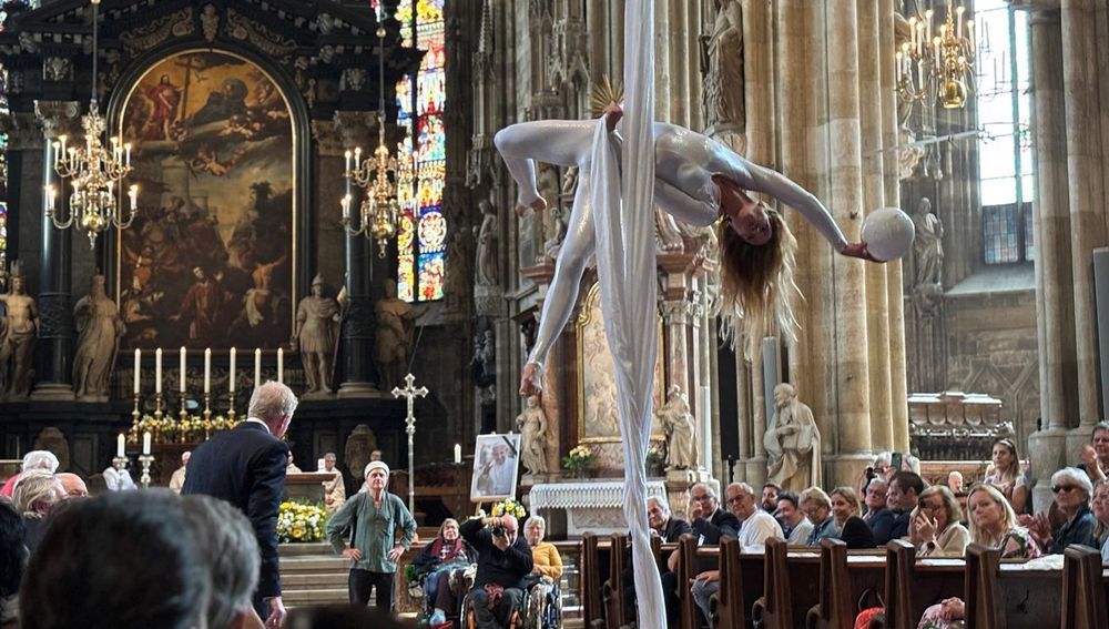 Akrobatin im Wiener Stephansdom