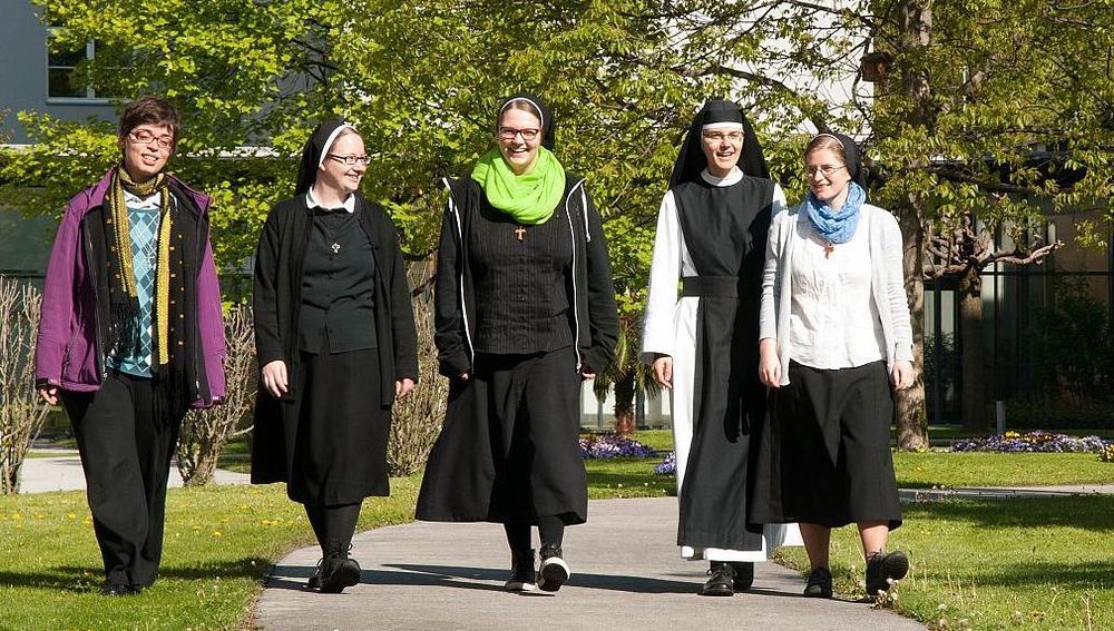 Junge Ordensfrauen