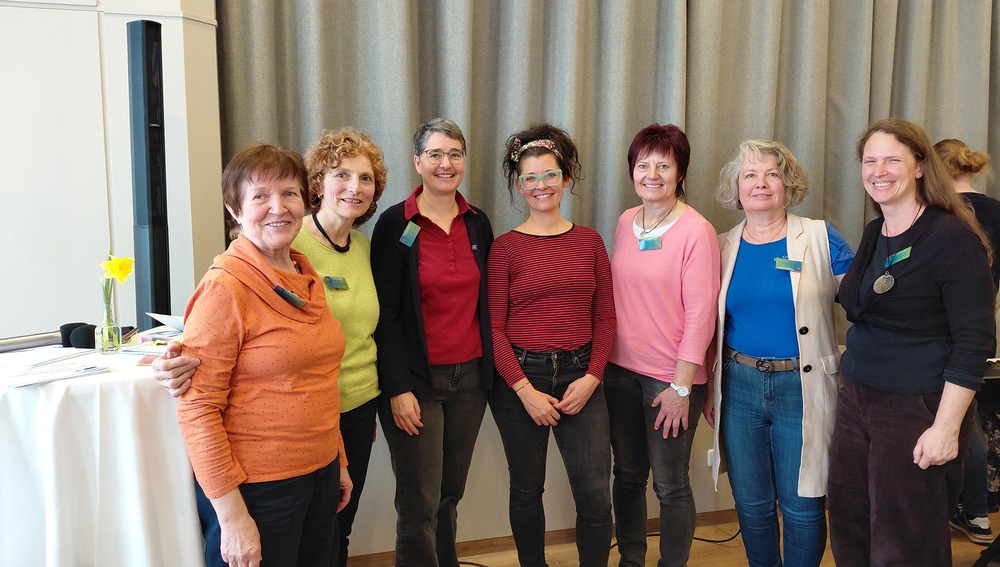 von links nach rechts: Anna Raab, stellvertretende Vorsitzende der kfbö, Gerlinde Geiger-Röcklinger, Monika Liedler, Vorsitzende der kfb St. Pölten, Eva Karel, Leopoldine Fröschl stv. Vorsitzende kfb St. Pölten, Eva Kempf, Katharina Kratochwill stv. 