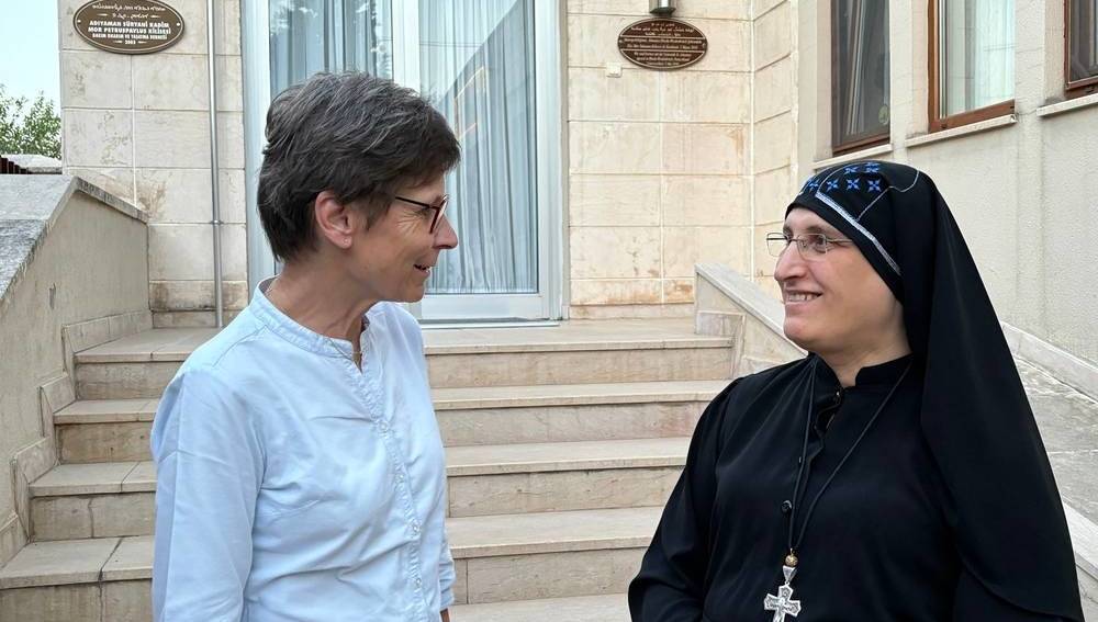 Sr. Christine Rod mit Ordensfrau im Tur Abdin