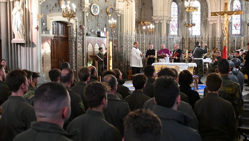 Mit einem Gottesdienst in der Maria-Empfängnis-Basilika im Heiligen Bezirk von Lourdes hat am Donnerstagabend die 63. Internationale Soldatenwallfahrt für die 290 österreichischen Pilgerinnen und Pilger begonnen