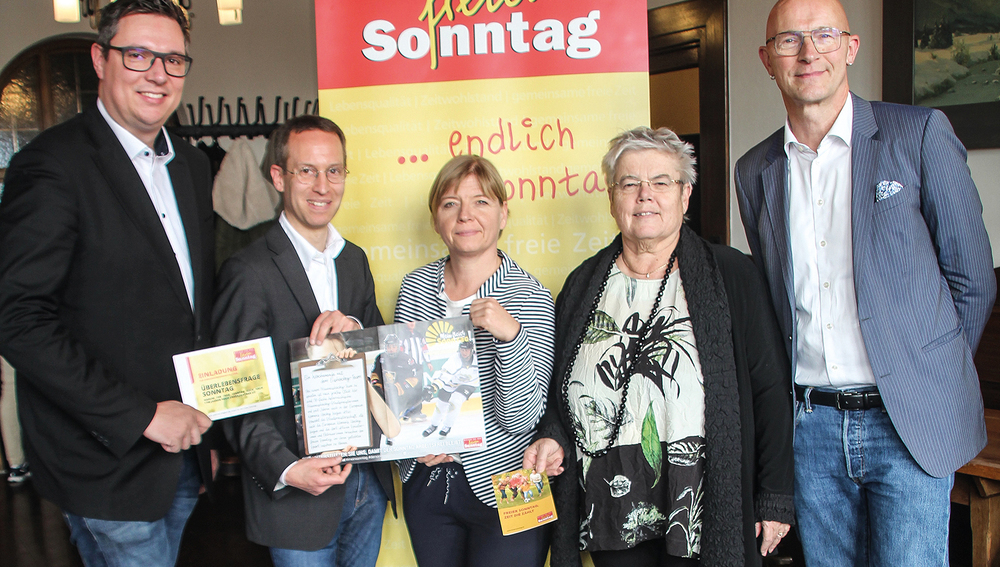 Sonntagsallianz-Diskussion mit (v.l.) Michael Huber, Philipp Kuhlmann (beide Allianz für den freien Sonntag), Birgit Artner (Arbeitsmedizinischer Dienst Salzburg), KA-Präsidentin Elisabeth Mayer, Fred Luks (Forscher, Autor, Redner)