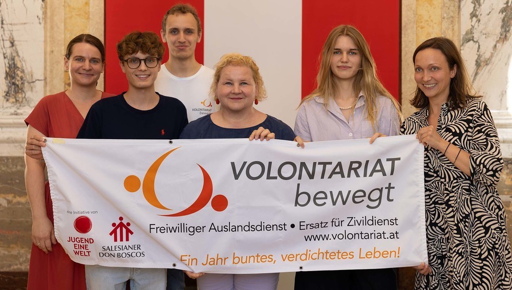  Bundesministerin Korinna Schumann würdigte junge Freiwillige für Auslandseinsätze
