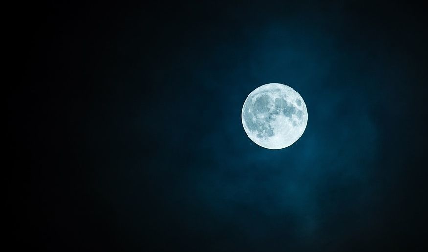 Vollmond bei Nacht