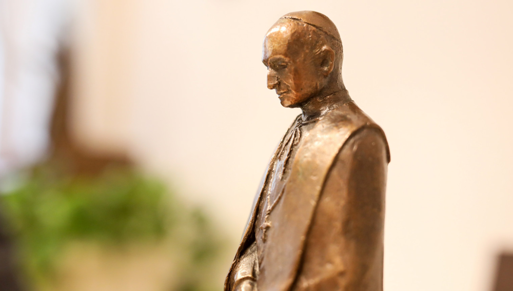 Bronzestatue von Kardinal Mindszenty