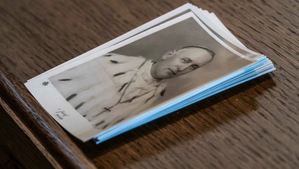Feierheft zu Gedenkmesse mit Bild von Kardinal Joszef Mindszenty