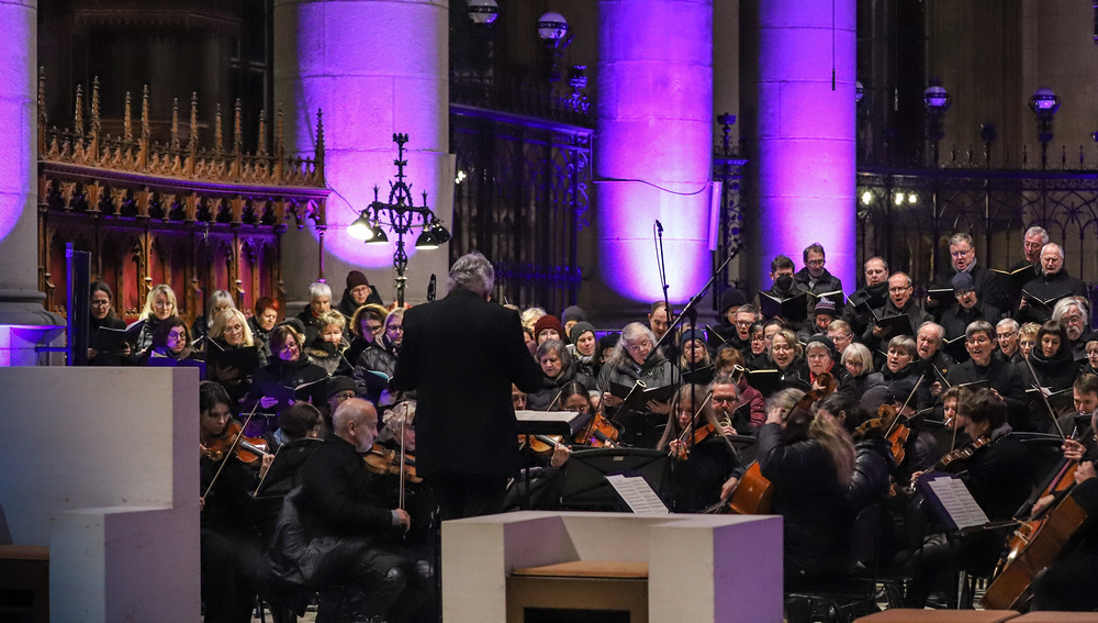 Unter der Leitung von Josef Habringer musizierten der Domchor, das Collegium Vocale Linz, Solist:innen sowie das Orchester der Dommusik und Domorganist Wolfgang Kreuzhuber und Gerhard Raab an den Orgeln Werke von Anton Bruckner. Musikalischer H?hepun