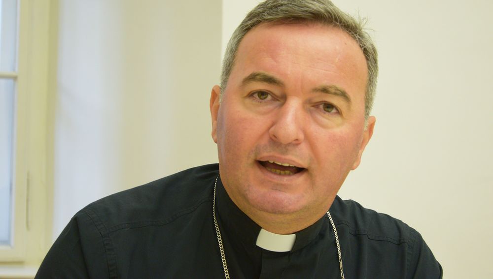 Bischof Arjan Dodaj
