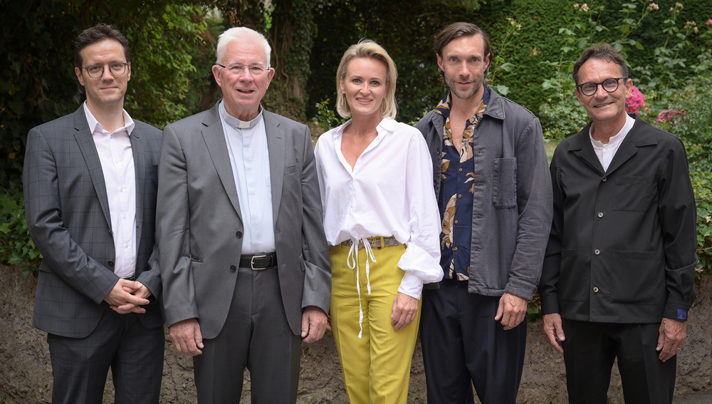 v.l.: Martin Dürnberger (SHW-Obmann), Erzbischof Franz Lackner, Alexandra Meissnitzer (ehem. Skirennläuferin), Christoph Luser (Schauspieler im Jedermann), Bernhard Fügenschuh (Rektor der Universität Salzburg)