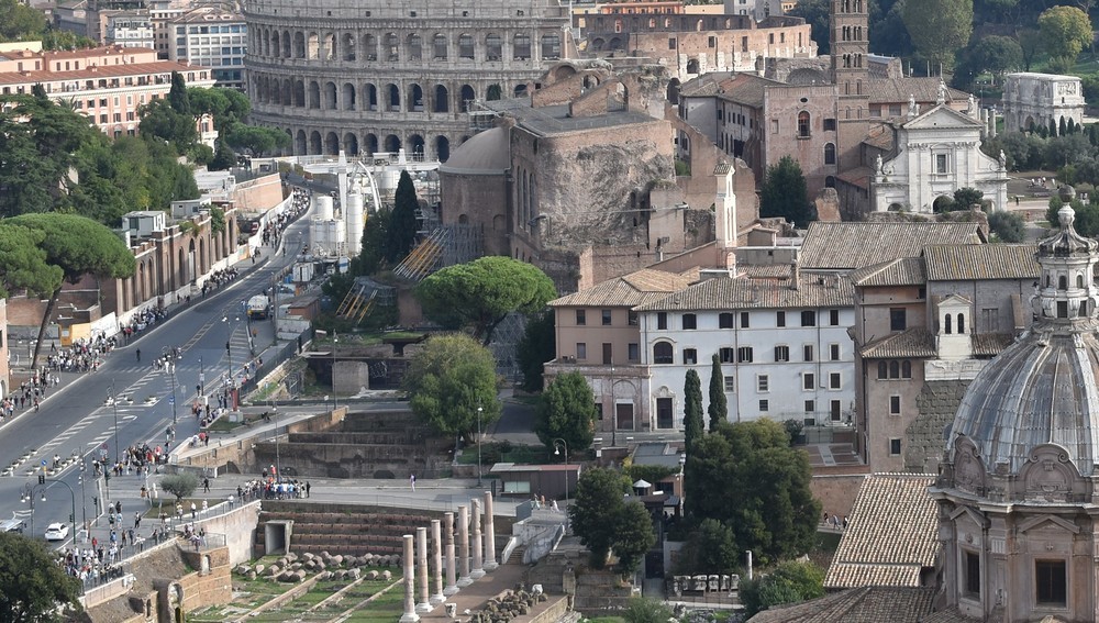 Kolosseum und Via dei Fori Imperiali in Rom