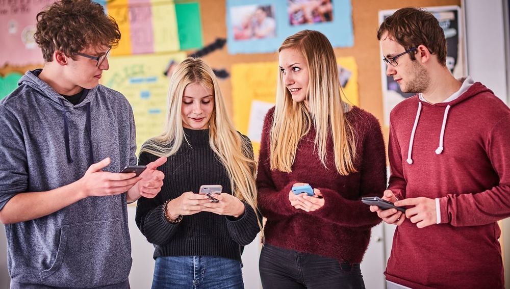 Schule Jugendliche Soziales Pflege Caritas