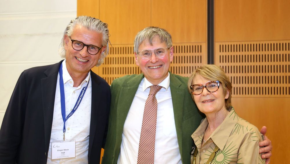 Aufgenommen am 23. Juni 2024 in Salzburg - v.l.: Prof. Gregor Maria Hoff, Eduard Kessler, Liliane Apotheker
